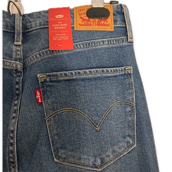 NWT🔖•Levi’s 721 High Rise Jeans, distressed knee size 8 short, 29x30 - Picture 7 of 14